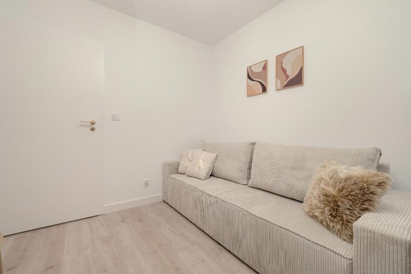 Spacious 2-bedroom Apartments by Noclegi Renters - image 13