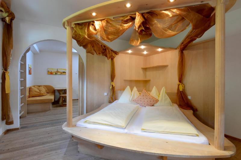 One-Bedroom Apartment with Garden View image 3