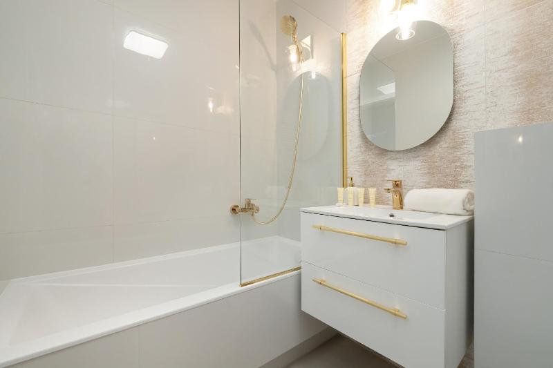 Exceptional Apartments with Parking by Noclegi Renters - image 18