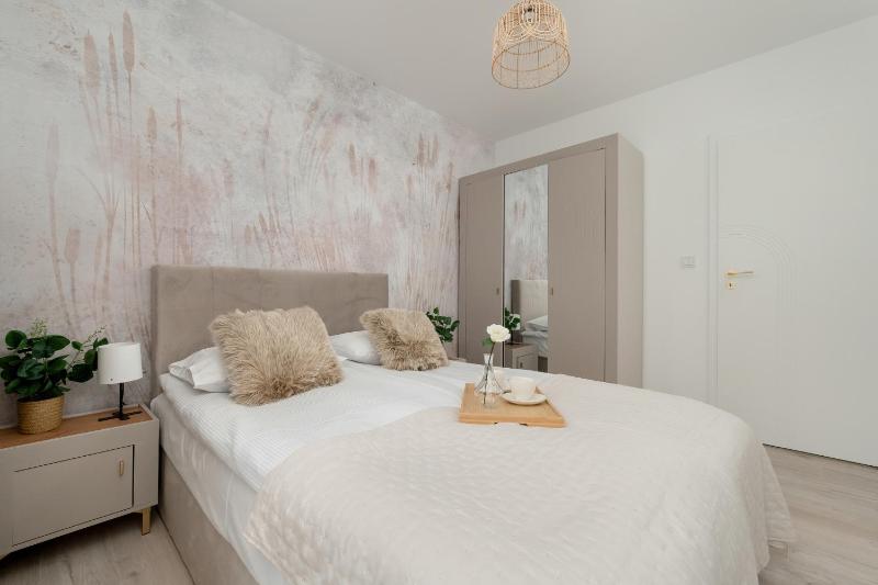 Exceptional Apartments with Parking by Noclegi Renters - image 11