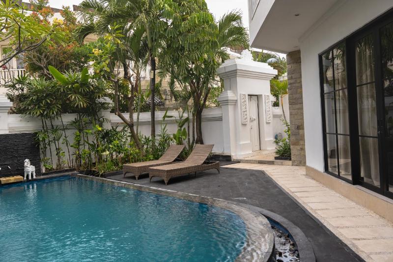 Awila Villas Kuta 3-Bedroom Private Pool Villas Near Kuta Beach - image 42
