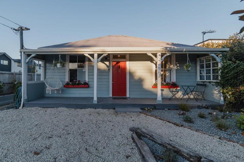 Peaceful City Cottage & Hot Tub - image 19