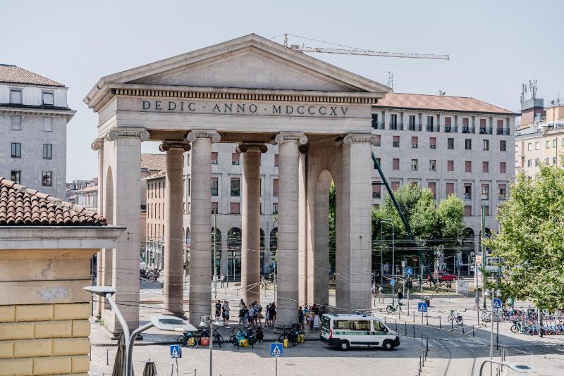 Twin Room with Balcony image 2