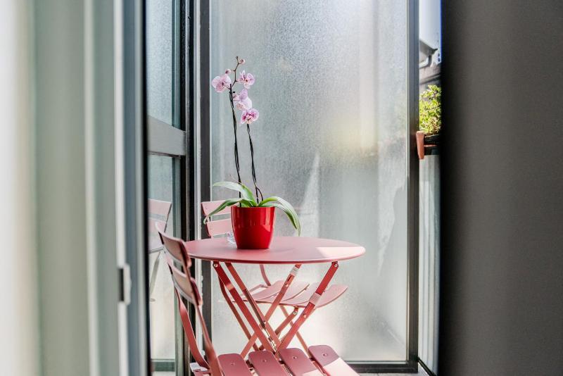 Twin Room with Balcony image 3