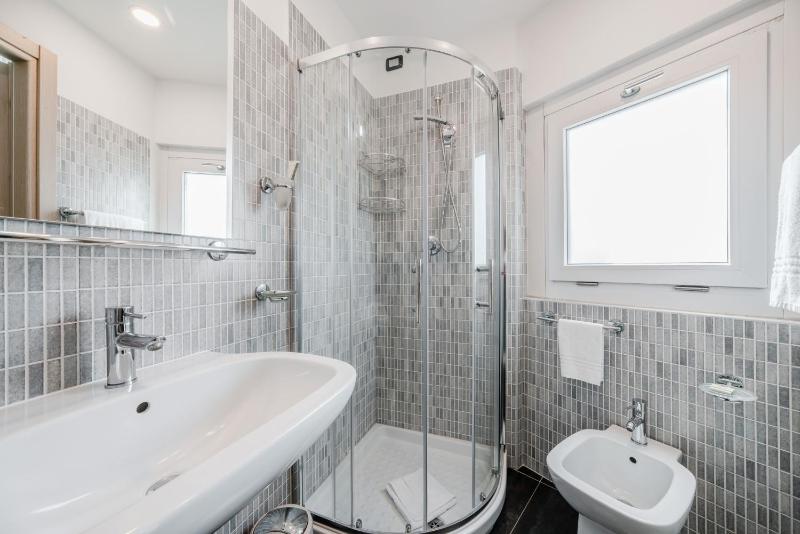 Small Double Room image 2