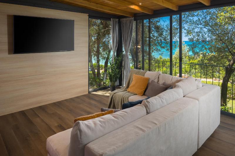 Prestige Mobile Home with Jacuzzi - Sea View image 3
