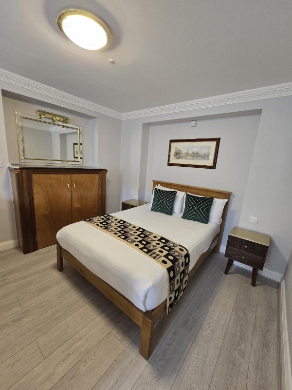 One-Bedroom Apartment image 1