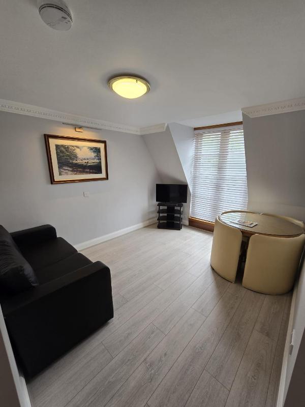 Quad Apartment image 2