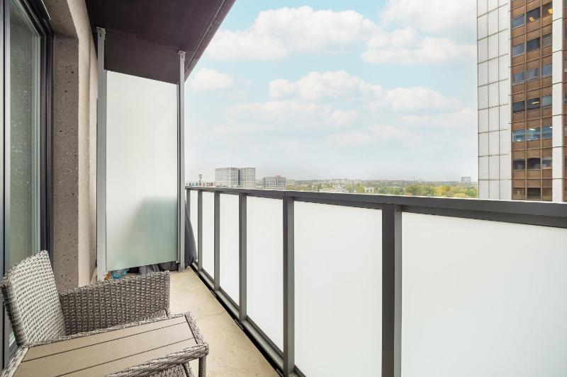 Air-conditioned Studio with Parking and Balcony Zabrska Global Office Park by Noclegi Renters - image 11