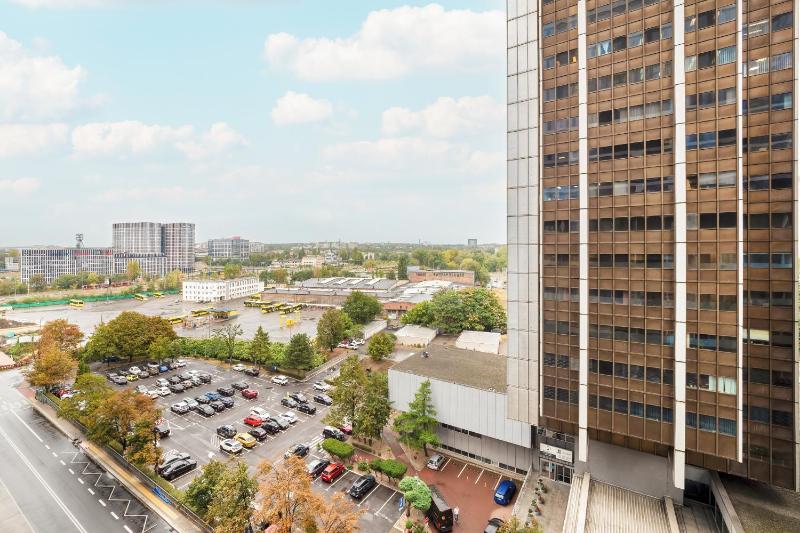 Air-conditioned Studio with Parking and Balcony Zabrska Global Office Park by Noclegi Renters - image 8