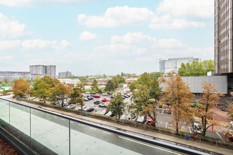 Air-conditioned Studio with Parking and Balcony Zabrska Global Office Park by Noclegi Renters - image 29
