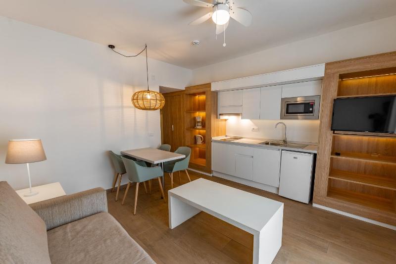 One-Bedroom Silver Apartment without pool (2 Adults) image 4