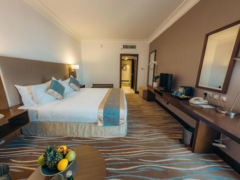 Deluxe King Room image 3
