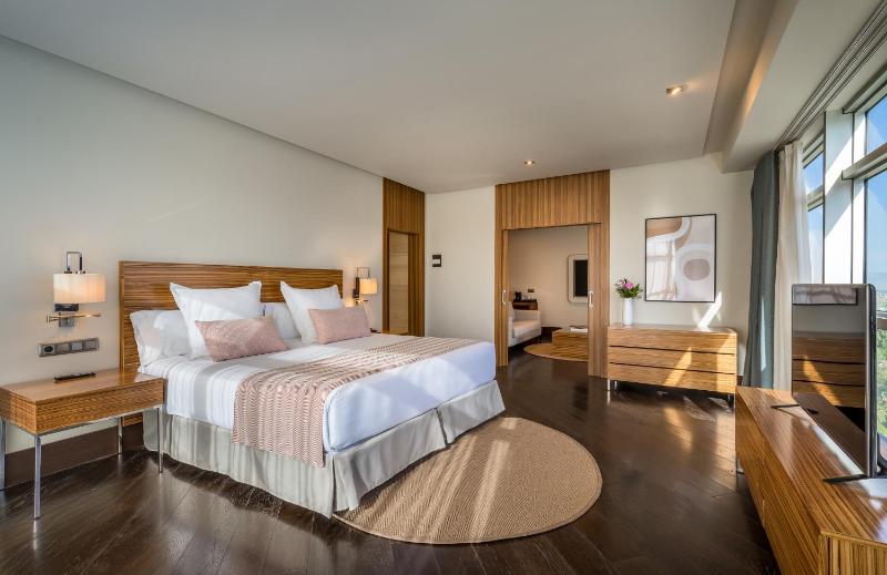 Suite with City View image 2