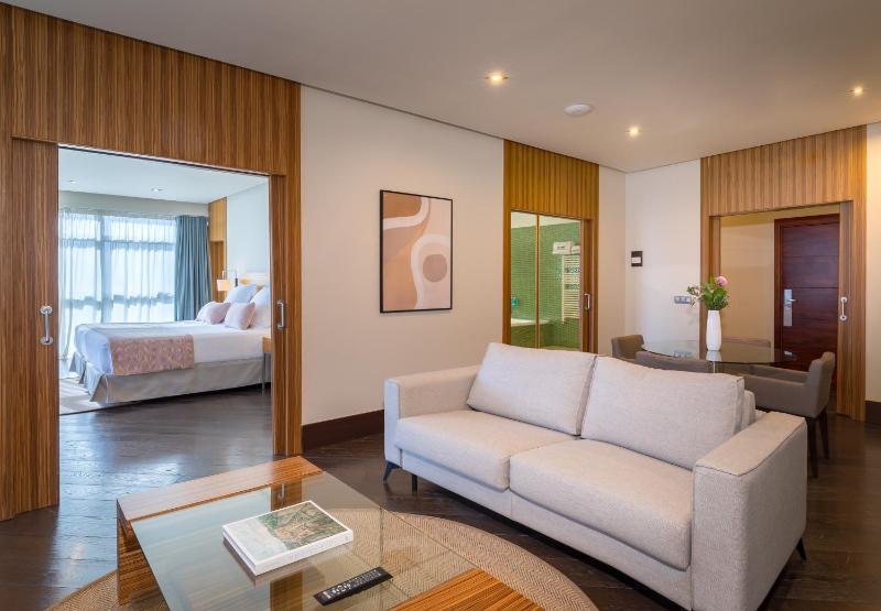 Suite with City View image 4