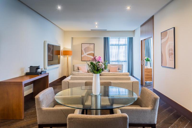 Suite with City View image 3