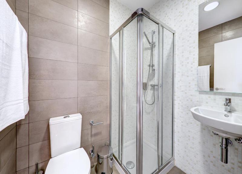 Large Double Room image 2