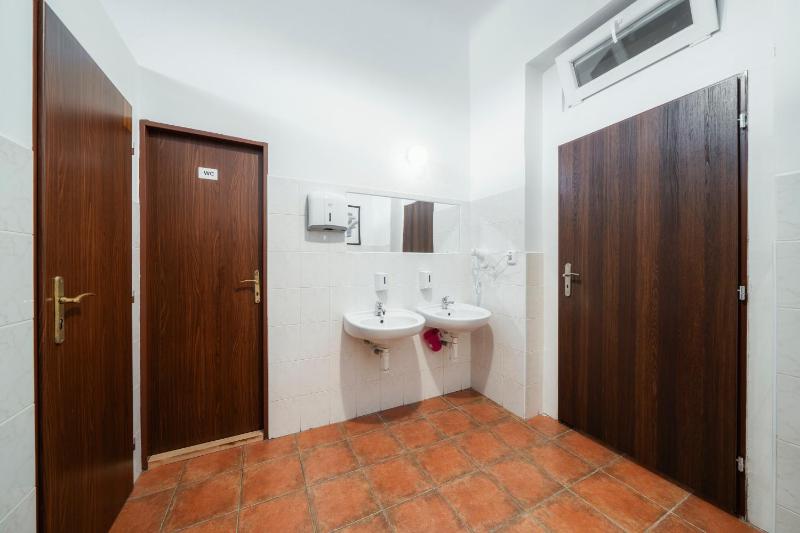 Quintuple Room with Shared Bathroom image 4