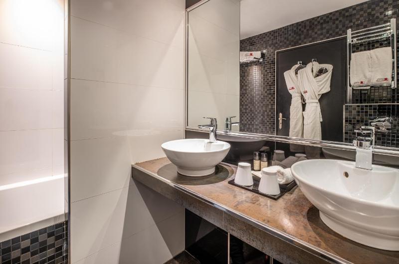 Executive Suite with Balneotherapy Bath image 2