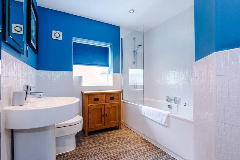 Spacious Comfort for Contractors & Long-Term Guests - image 18