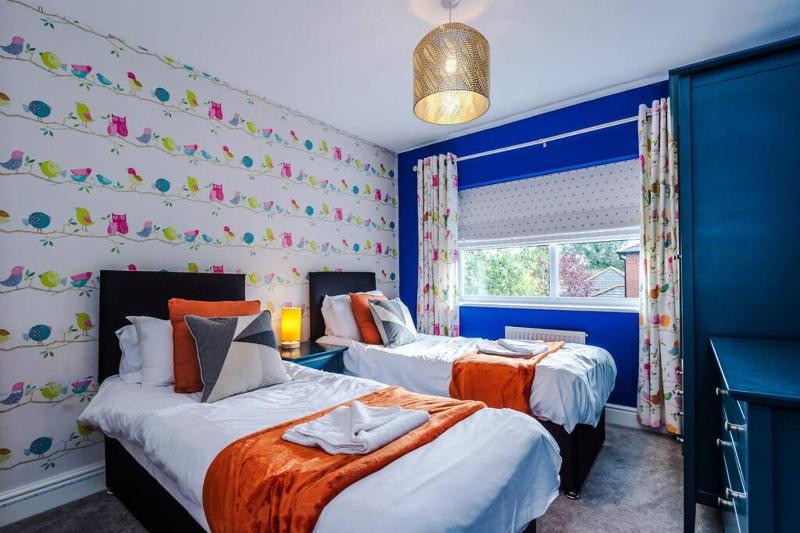 Spacious Comfort for Contractors & Long-Term Guests - image 27