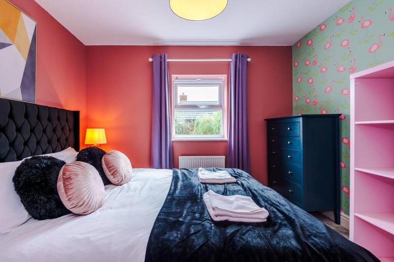 Spacious Comfort for Contractors & Long-Term Guests - image 28