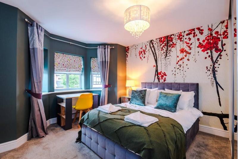 Spacious Comfort for Contractors & Long-Term Guests - image 37