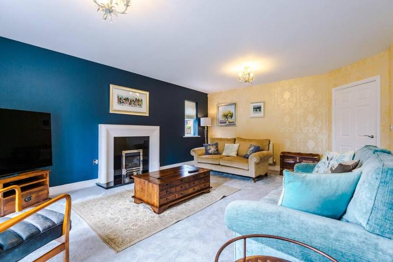 Spacious Comfort for Contractors & Long-Term Guests - image 13