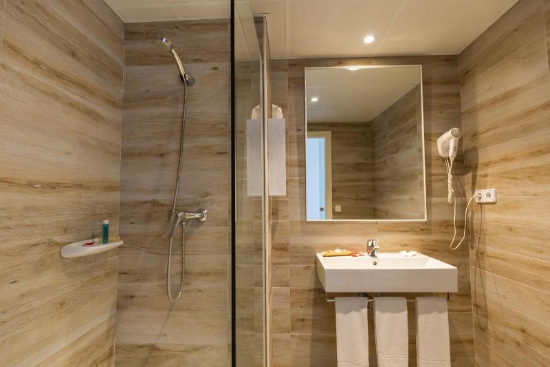 Single Room with Balcony image 4