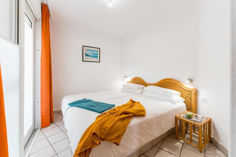 One-Bedroom Apartment image 3