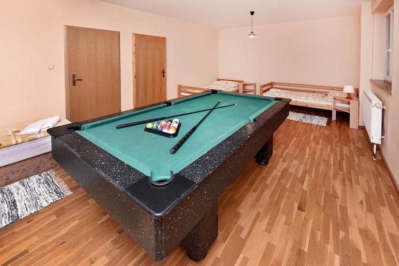 Priestranný svetlý apartmán - image 19