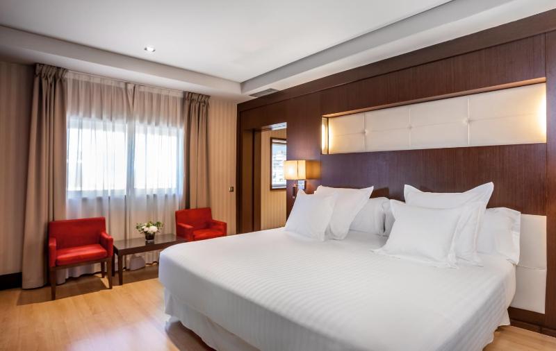Junior Suite with Spa Bath image 3