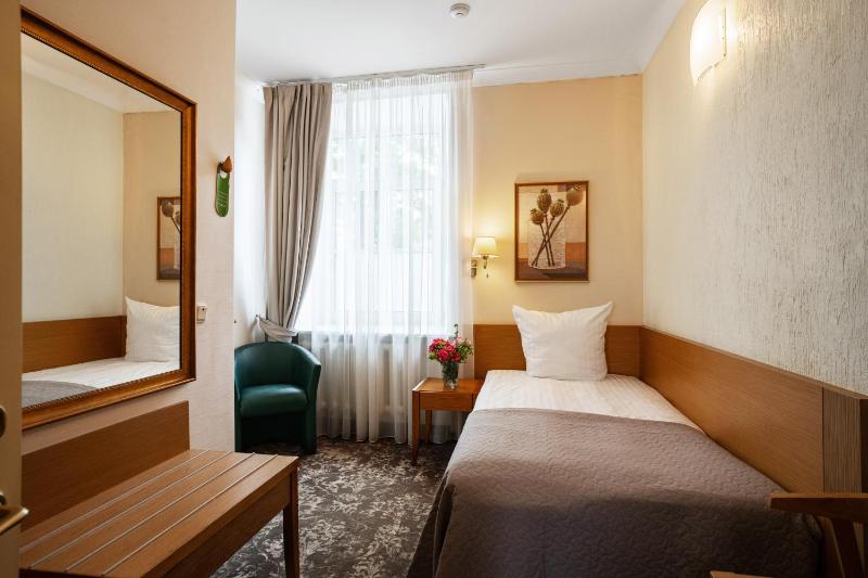 Standard Single Room image 3