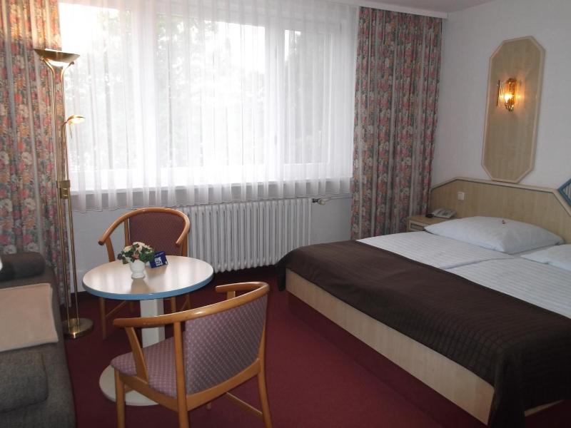 Standard Double Room image 4