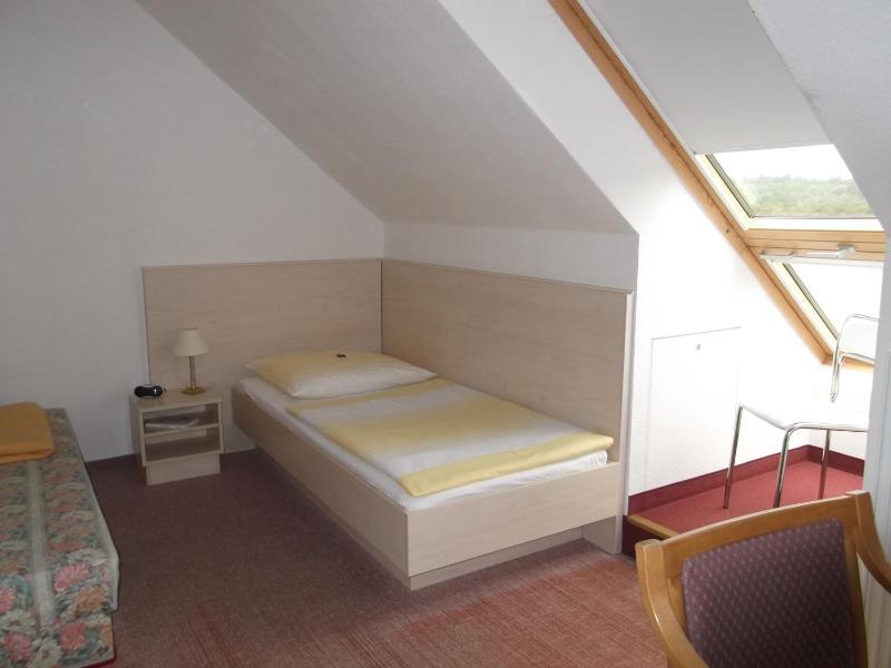 Small Single Room image 3