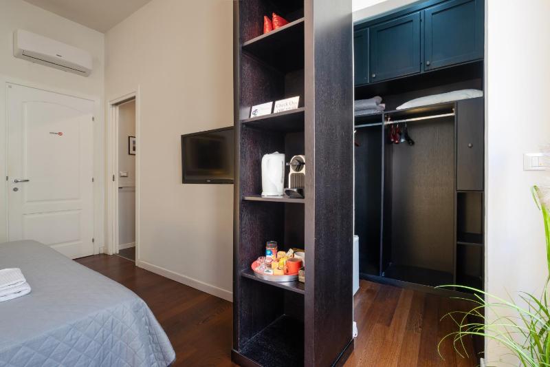Deluxe Double or Twin Room image 3