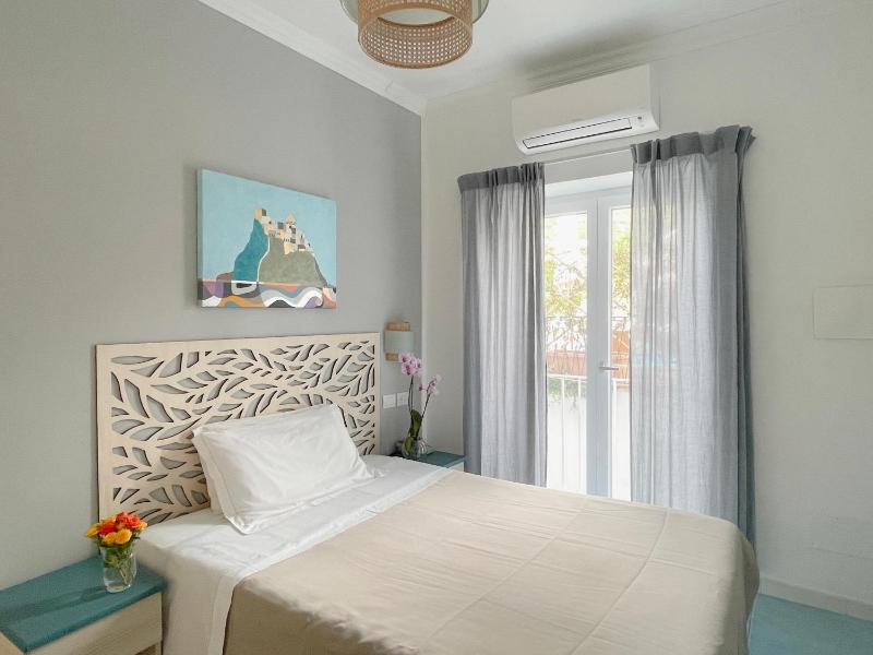 Standard Double Room image 3