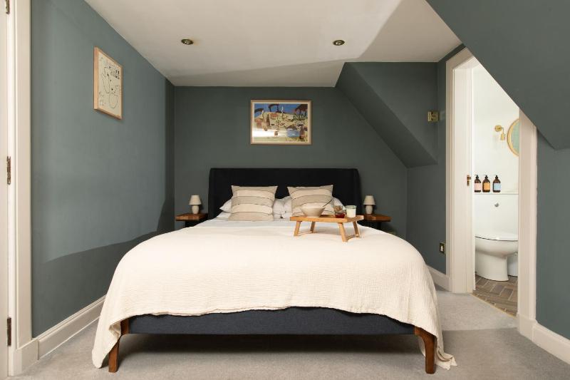 King Room image 3