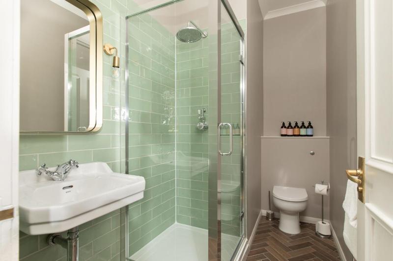 Luxury King Room image 4