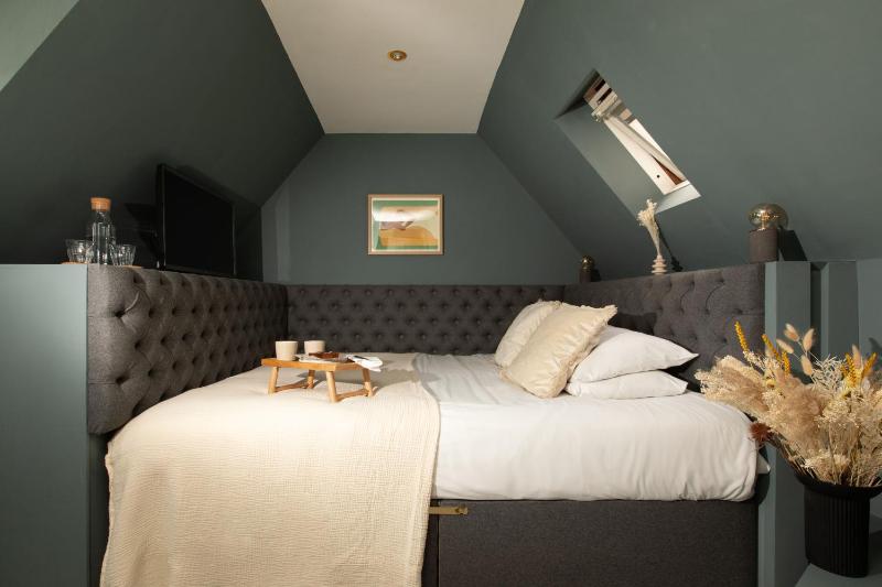 Standard King Room image 1