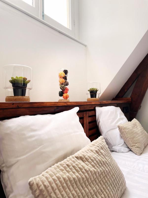 Small Twin Room - Attic image 3