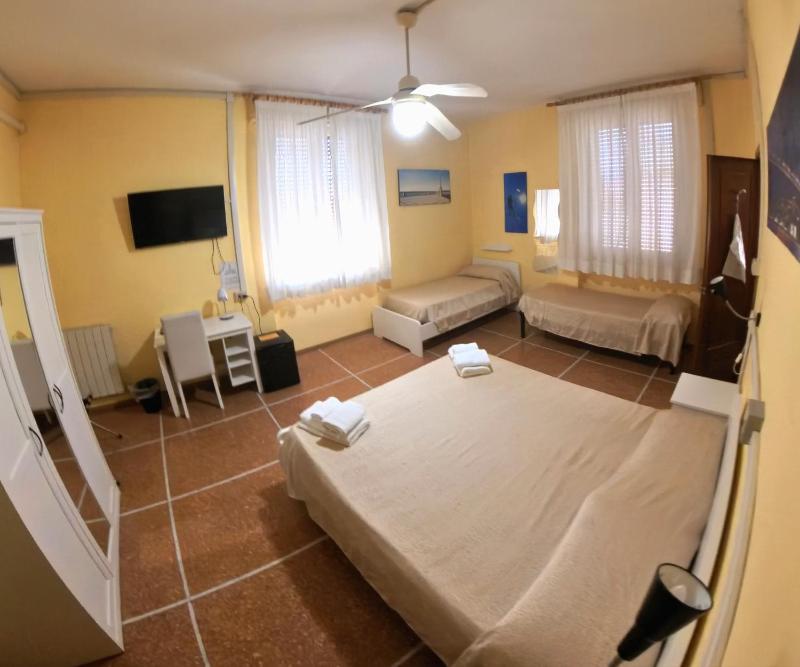 Quadruple Room image 3