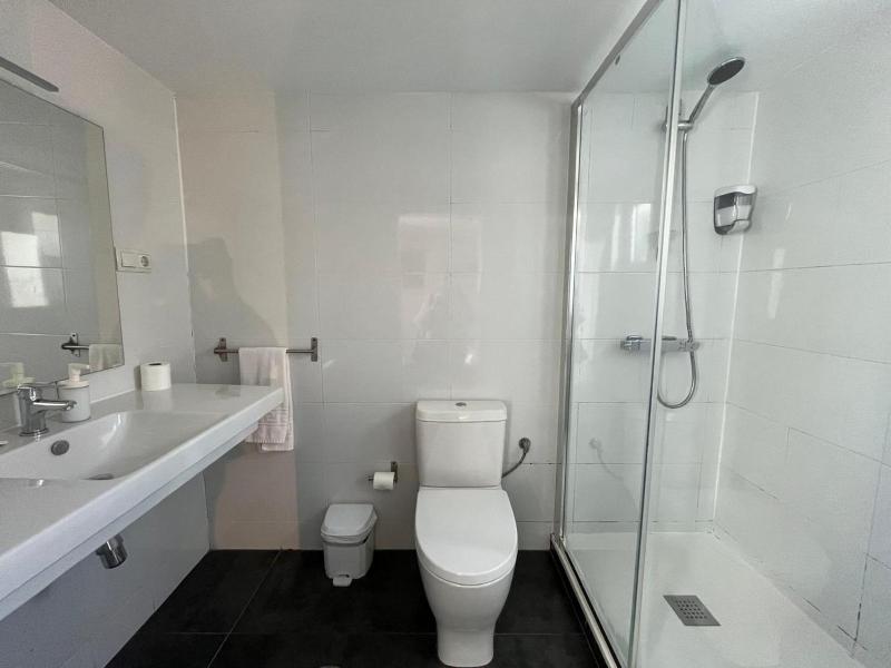 Deluxe Double Room (2 Adults + 1 Child) image 2