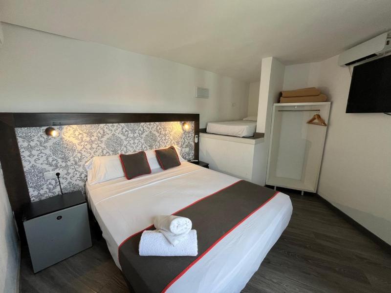 Deluxe Double Room (2 Adults + 1 Child) image 4