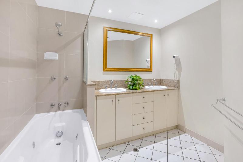 Linaria Lakes - Resort Style living - image 7