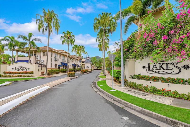 Linaria Lakes - Resort Style living - image 15