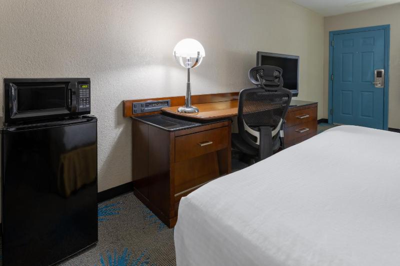 King Room - Non-Smoking image 3