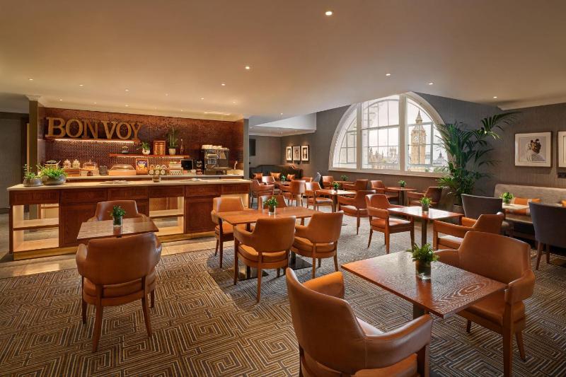 Suite with Balcony and Lounge Access image 3