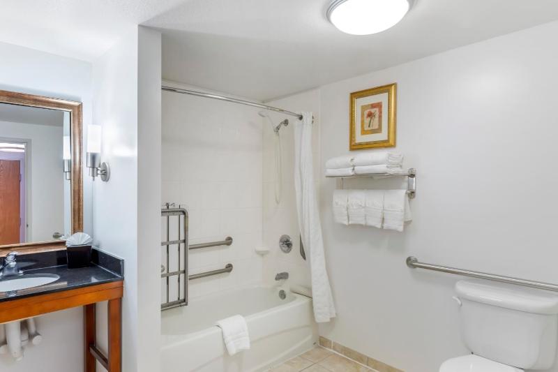 Business Suite with Two Queen Beds - Accessible/Non-Smoking image 2