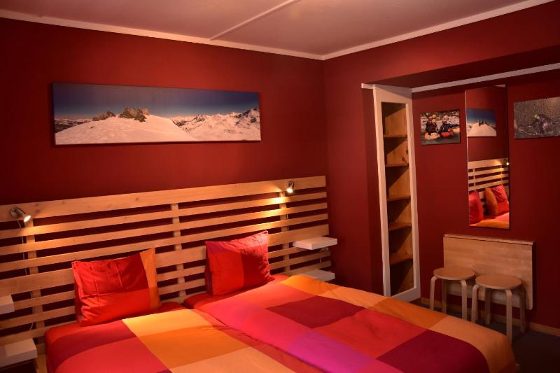 Double Room with Shared Bathroom image 1